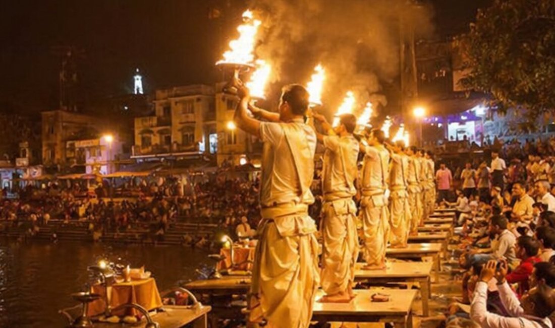 Godavari Deepotsav & Aarti — Sacred evening fire aarti on Godavari river, Ramkund Nashik 2027
